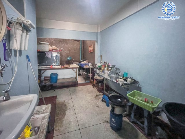 *****อาคารพาณิชย์มือสองย่านนนทบุรี ม.เรวดี60 รัตนาธิเบศร์ เนื้อที่กว้างขวางมากถึง 17 ตร.ว. ฟังก์ชัน 2 ห้องนอน 2 ห้องน้ำ ที่จอดรถ 1 คัน พื้นที่ใช้สอยเยอะ ทำเลอยู่อาศัยเหมาะกับทำการค้า ใกล้รถไฟฟ้าสายสีม่วง "สถานีบางกระสอ" จองเลย!